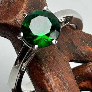 Sterling silver emerald birthstone solitaire